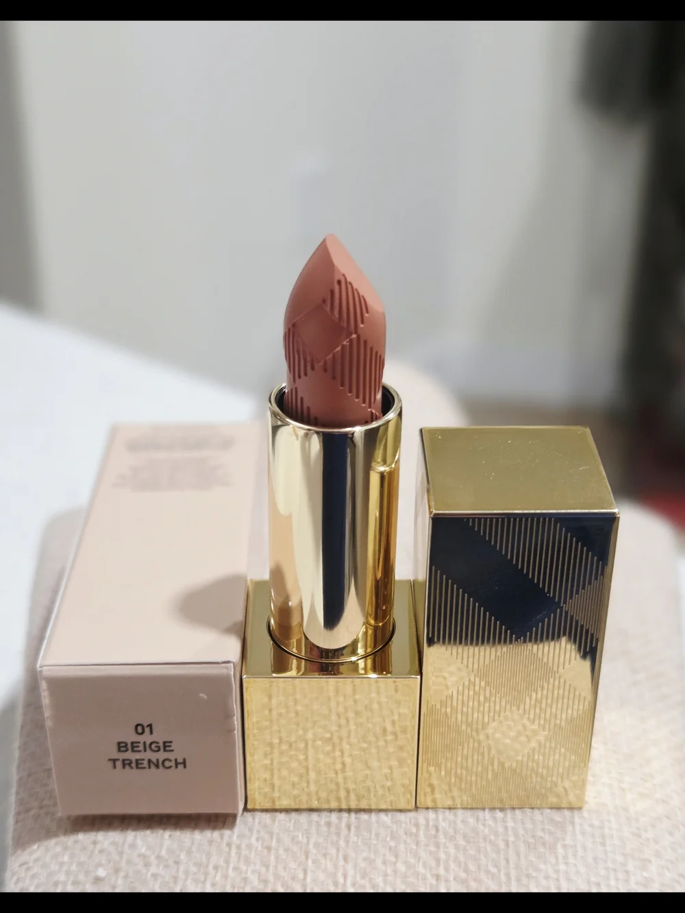 Burberry Lipstick 01 Beige Trench - Nude Beige Matte Lip Color